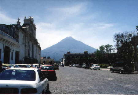 Central place of Antigua with view on vulcan Agua