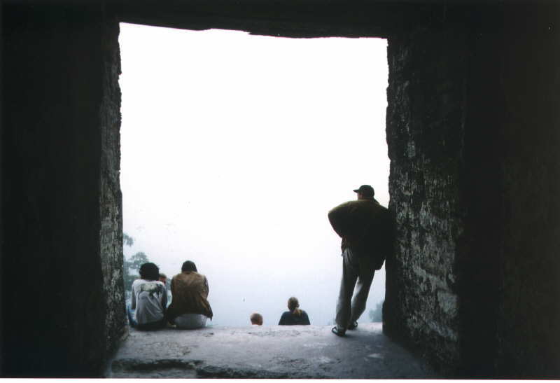 Typischer Sonnenaufgang im Regenwald von Tikal