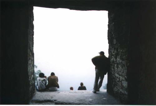 Typischer Sonnenaufgang im Regenwald von Tikal