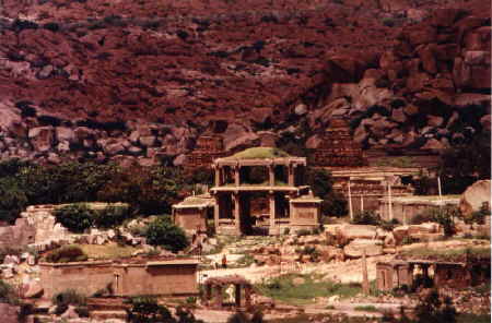 Tempel-Szenerie nahe Hampi