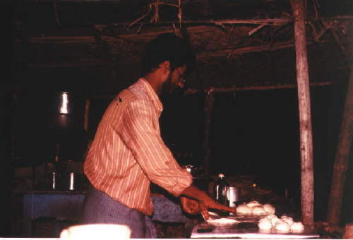 Es werden Rotis f&uuml;r uns gemacht