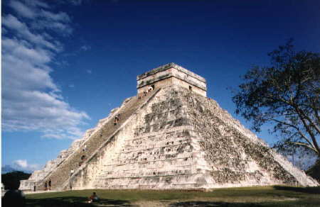 Tempel des Kukulcan in Chich&eacute;n Itz&aacute;/ Yucat&aacute;n (ca. 800n.Chr.)