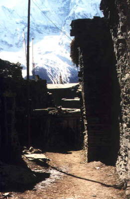 Gasse in Upper-Pisang auf 3 300m H&ouml;he